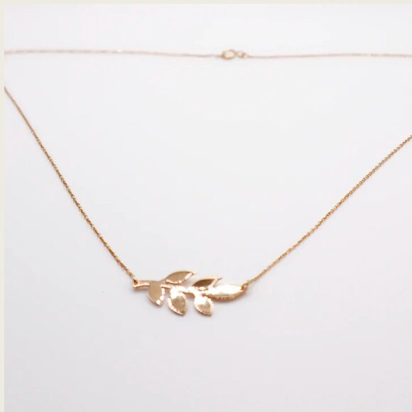 18k Yellow Gold Leaf Necklace - Picture 9 of 9